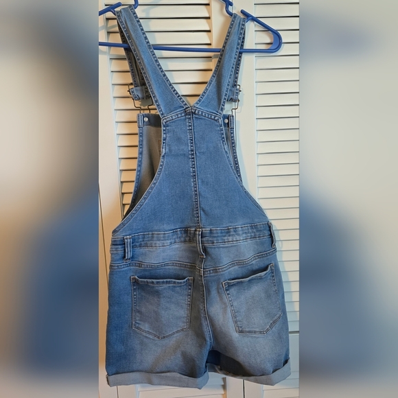 SO Distressed Jeans Overalls Shorts Girls size 16 - Picture 4 of 8